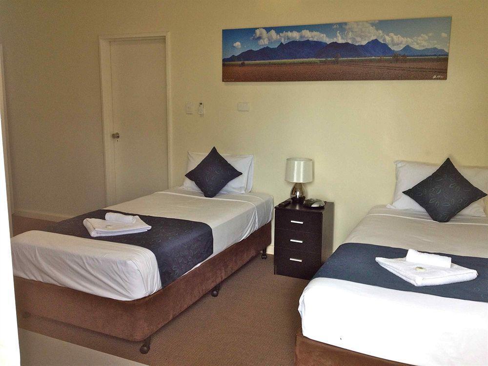 Lees Hotel Ingham Eksteriør bilde
